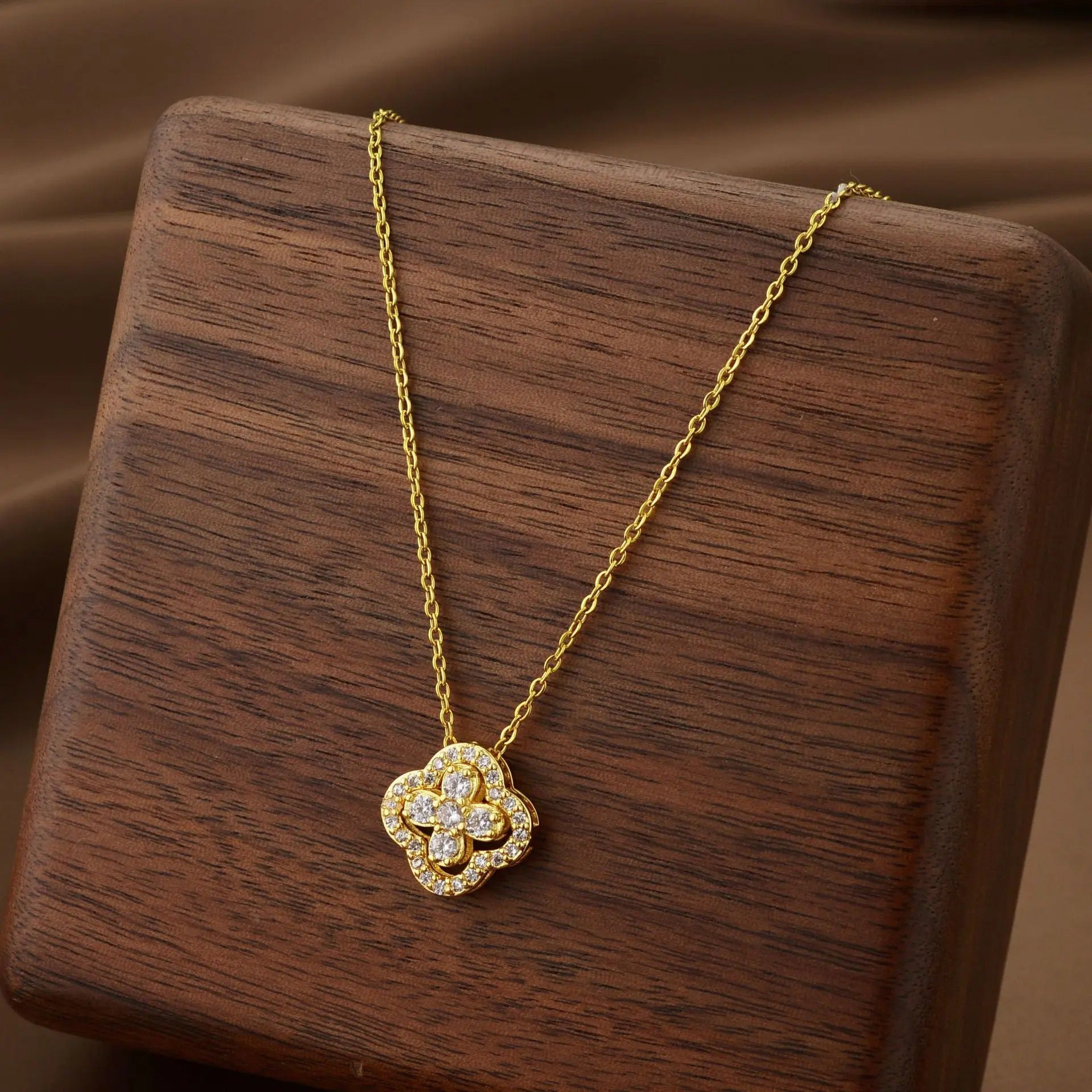 The Aurelia Necklace